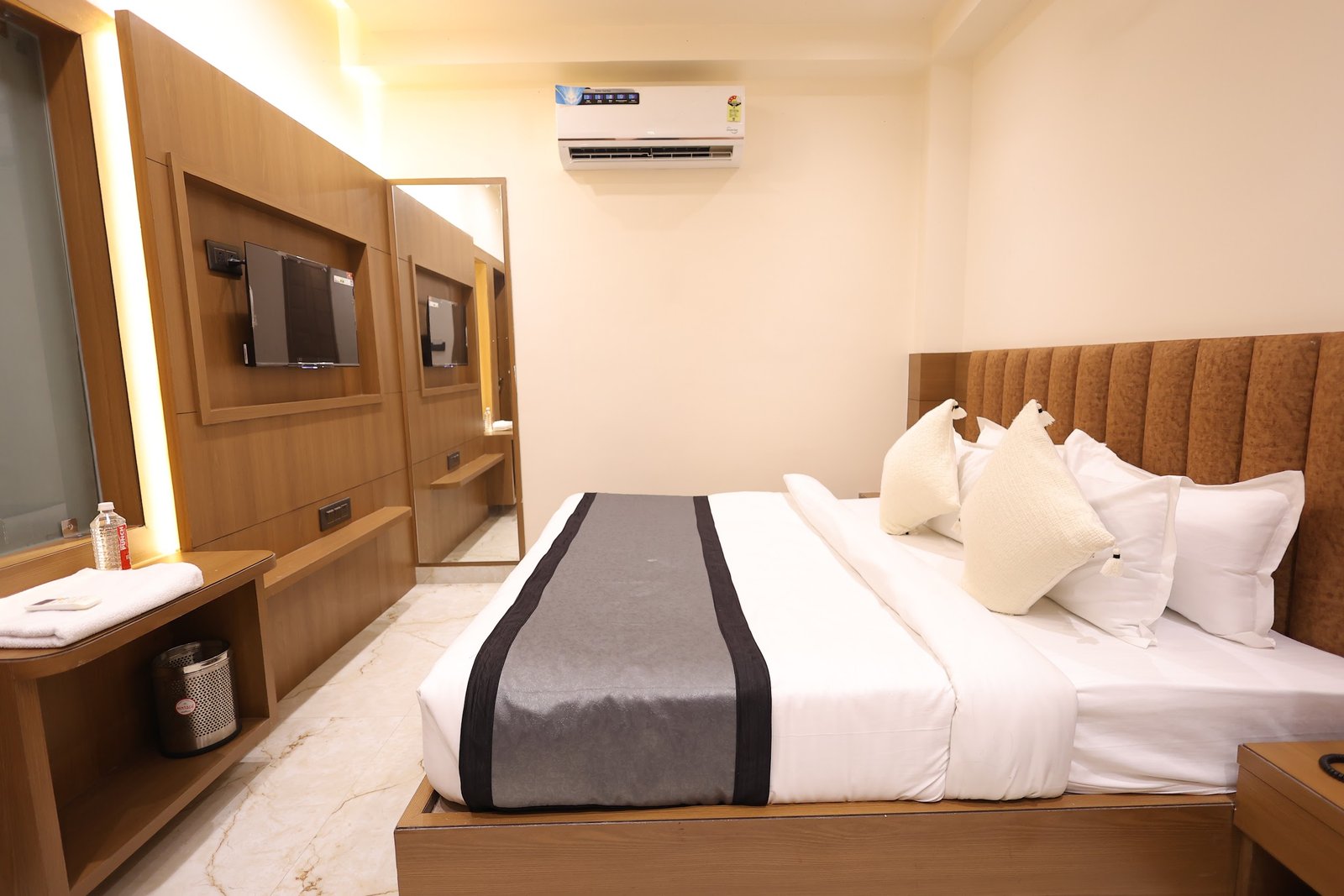 Hotel Prime Bliss Deluxe King Bed